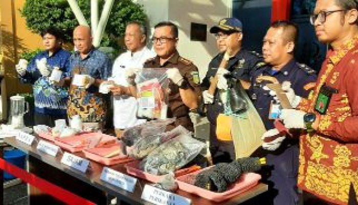 Kejari Banggai Musnahkan Puluhan Barang Bukti Hasil Kejahatan