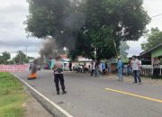 Tuntut Transparansi PT PAU, Puluhan Warga  Gelar Aksi Tutup Jalan