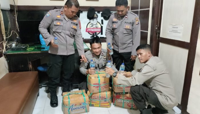 Lakukan Pemeriksaan, Polisi Amankan Ratusan Botol Cap Tikus Yang Akan di Kirim ke Taliabo