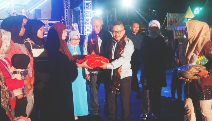 Pemda Banggai Bagikan Paket Pencegahan Stunting untuk 60 Ibu Hamil dan Menyusui