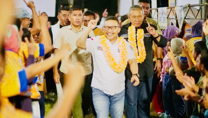 Petahana Amirudin dan Furqanuddin Disambut Hangat Saat Blusukan di Lamala