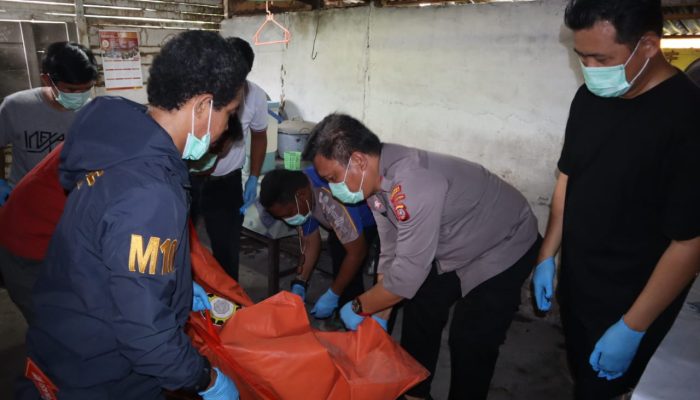 Polres Banggai Olah TKP Penemuan Mayat Pria Dalam Rumah di Kelurahan Karaton, Dugaan Kematian Akibat Penyakit