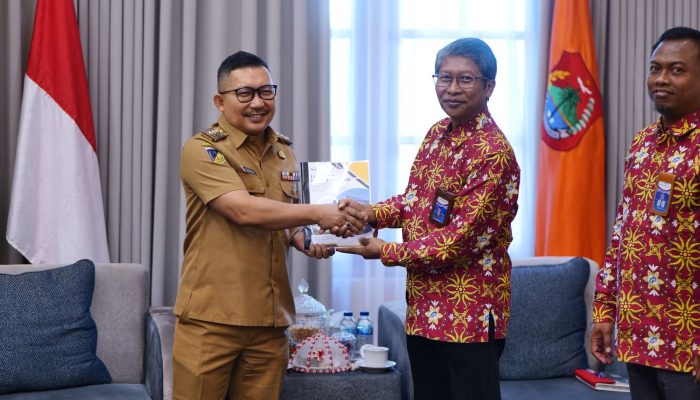 BPKP Provinsi Sulteng Serahkan Hasil Evaluasi Kapabilitas Pengawasan kepada Bupati Banggai