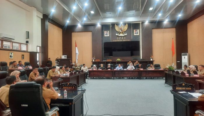 Komisi I DPRD Banggai Raker Bahas Aduan Aliansi Honorer R2 dan R3