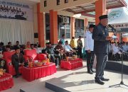 Hari Amal Bakti ke-79 Kementerian Agama, PJ Sekda Touna Beri Satya Lencana Kepada Kepala Kemenag