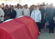 Wakil Bupati Tojo Una Una beri  Sambut saat Pelepasan Jenazah Kades Tombiano