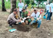 Pemdes Nonong Bersama TNI-Polri dan Pertamina Matindok Tanam Bibit Pohon di SDN Nonong, Batui
