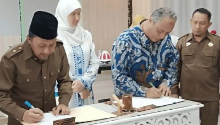 Sasar Pembangunan Kota Ramah Lingkungan, Bupati Touna Ilham Lawidu Tandatangani Kontrak Kerjasama Dengan Lembaga Peneliti GIWEH Swiss