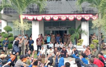 Ratusan Mahasiswa Gelar Aksi Demonstrasi, Sampaikan Tuntutan ke DPRD Banggai