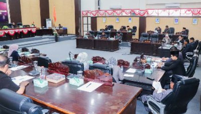 DPRD Gelar Rapat Paripurna Penyampaian Tujuh Raperda Kabupaten Banggai, Tahun Anggaran 2025
