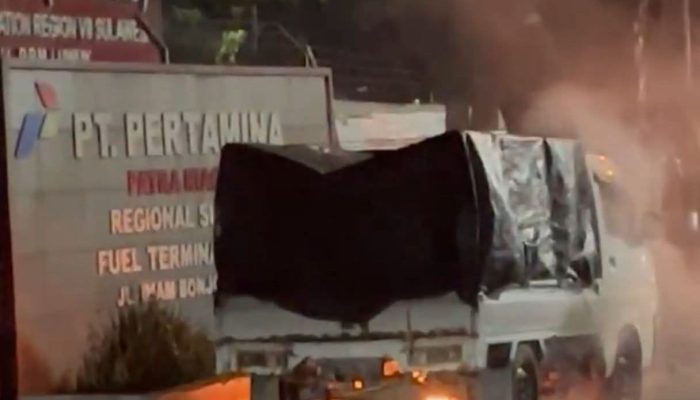 Polres Banggai Olah TKP Kebakaran Mobil Pengetap BBM di Duga Korsleting Pada Aki Mobil
