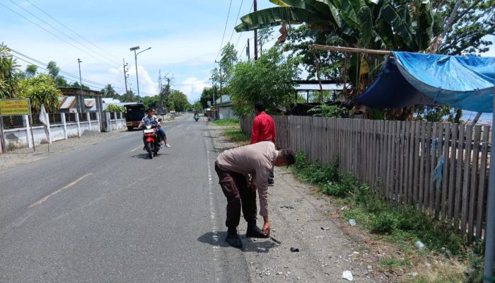 Polsek Kintom ke TKP Penabrakan Suami Istri Usai Pulang Ibadah