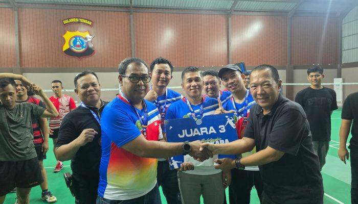 Kapolres Banggai Persembahkan Prestasi Gemilang, Tim Badminton Binaan Sabet Juara Ketiga Kapolda Sulteng Cup